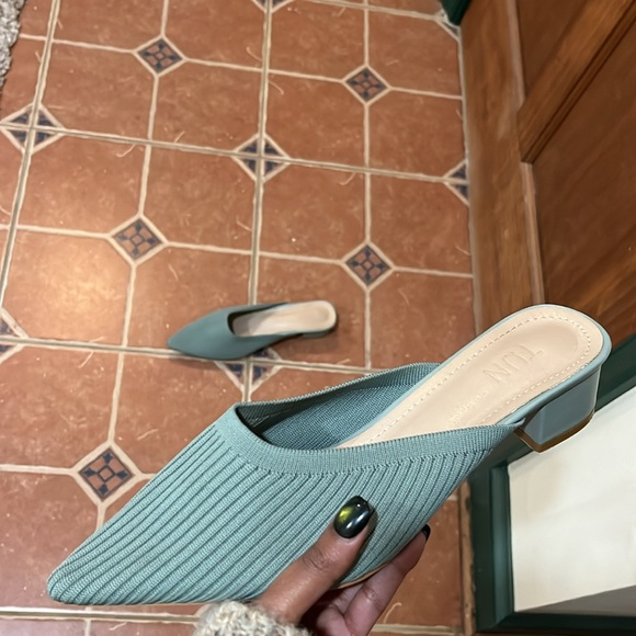 Pointed-toe mules - Picture 3 of 4